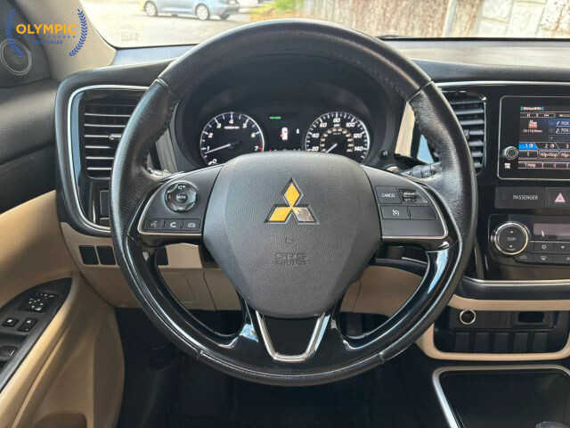 2017 Mitsubishi Outlander in Decatur, GA 30032 - 18084496 21