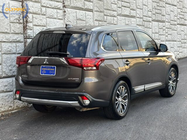 2017 Mitsubishi Outlander in Decatur, GA 30032 - 18084496 6