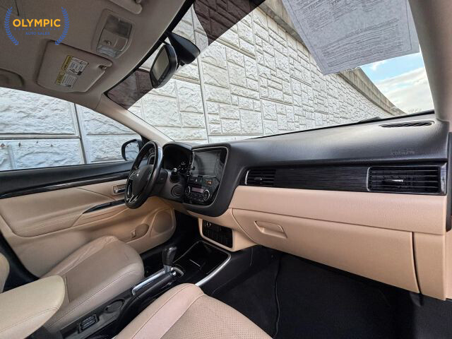 2017 Mitsubishi Outlander in Decatur, GA 30032 - 18084496 19