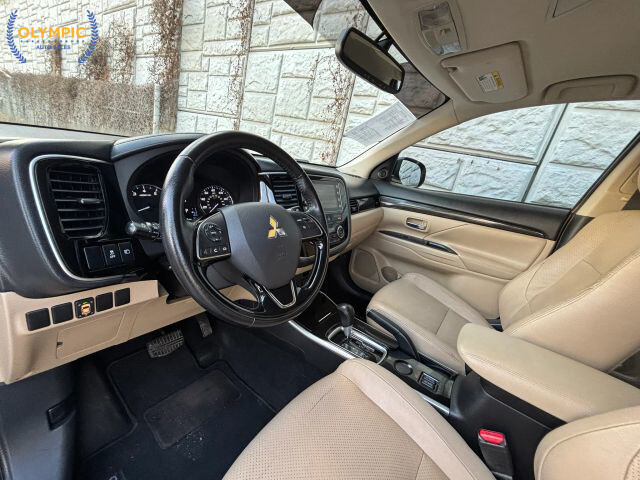 2017 Mitsubishi Outlander in Decatur, GA 30032 - 18084496 17