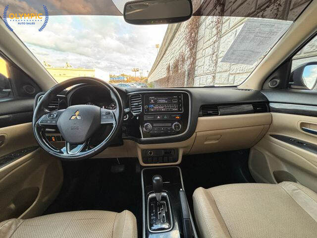 2017 Mitsubishi Outlander in Decatur, GA 30032 - 18084496 18