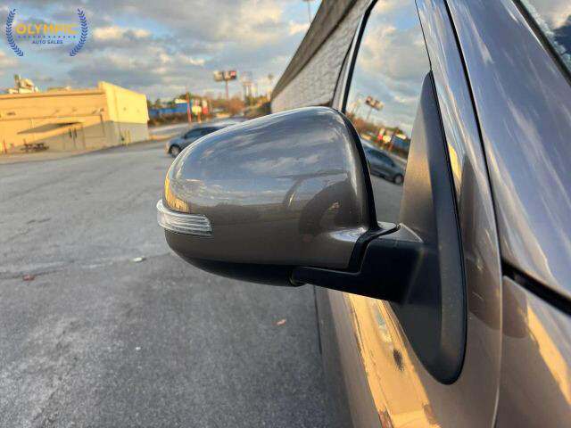 2017 Mitsubishi Outlander in Decatur, GA 30032 - 18084496 14