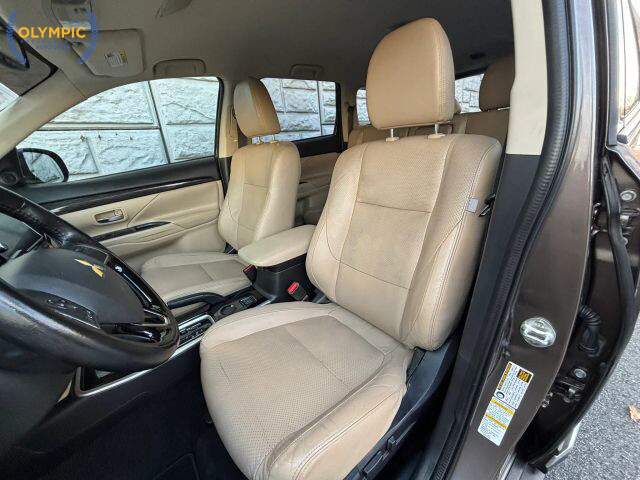 2017 Mitsubishi Outlander in Decatur, GA 30032 - 18084496 35