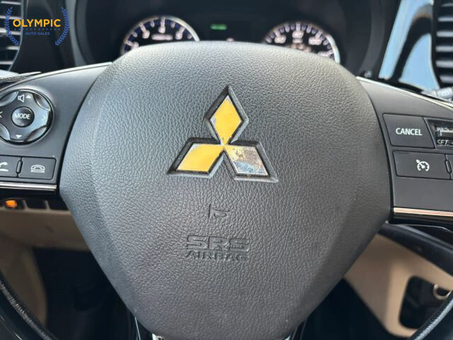 2017 Mitsubishi Outlander in Decatur, GA 30032 - 18084496 23