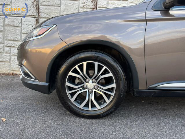 2017 Mitsubishi Outlander in Decatur, GA 30032 - 18084496 9