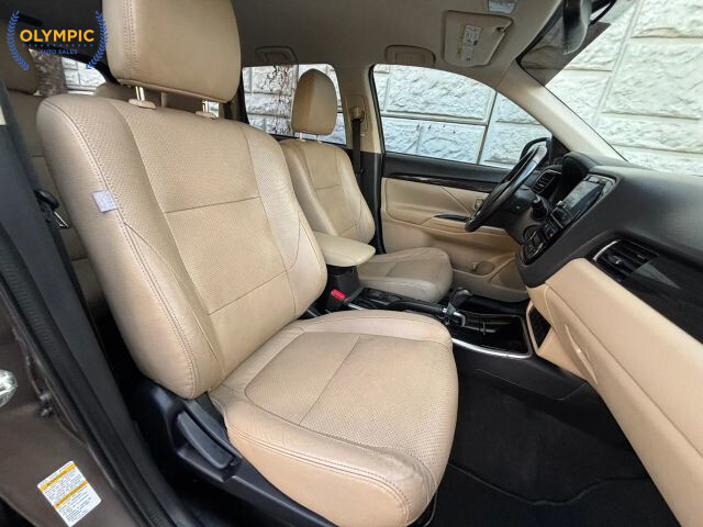 2017 Mitsubishi Outlander in Decatur, GA 30032 - 18084496 36