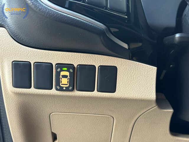 2017 Mitsubishi Outlander in Decatur, GA 30032 - 18084496 32