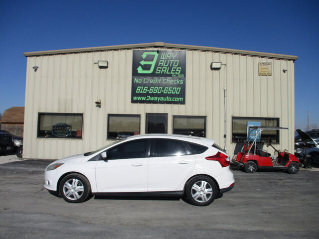 2012 Ford Focus in Oak Grove, MO 64075 - 18084511 8
