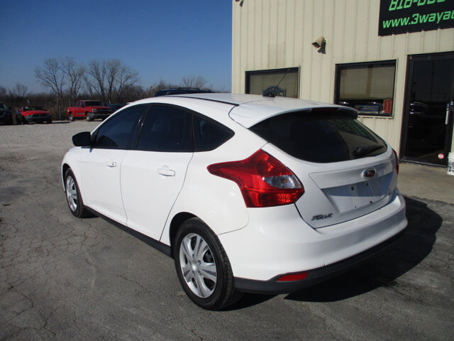 2012 Ford Focus in Oak Grove, MO 64075 - 18084511 7