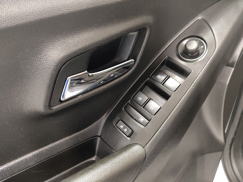 2021 Chevrolet Trax in Columbus, OH 43228 - 18084649 27