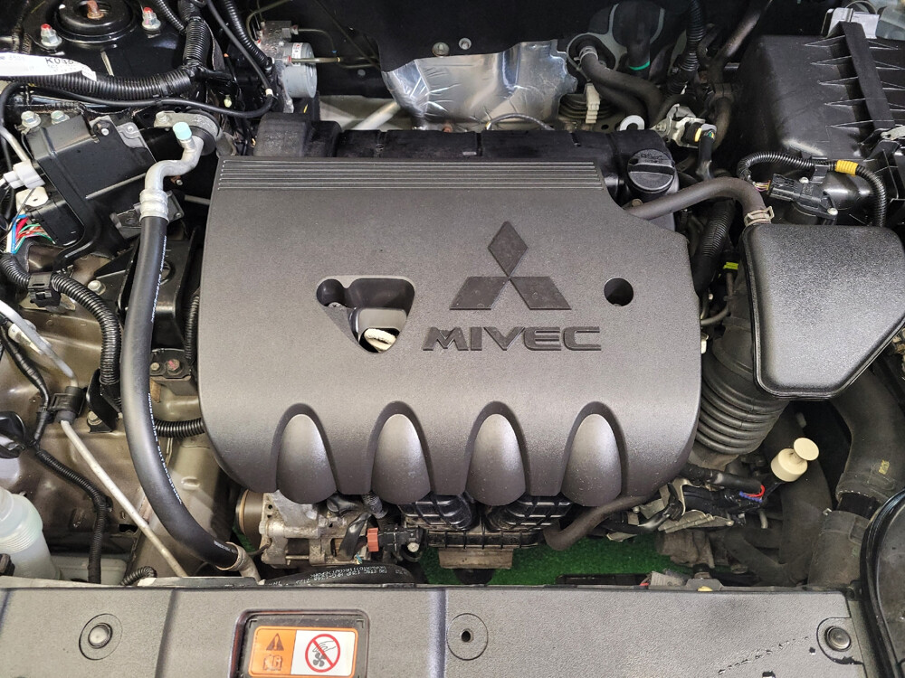 2017 Mitsubishi Outlander in Louisville, KY 40258 - 18084680 30