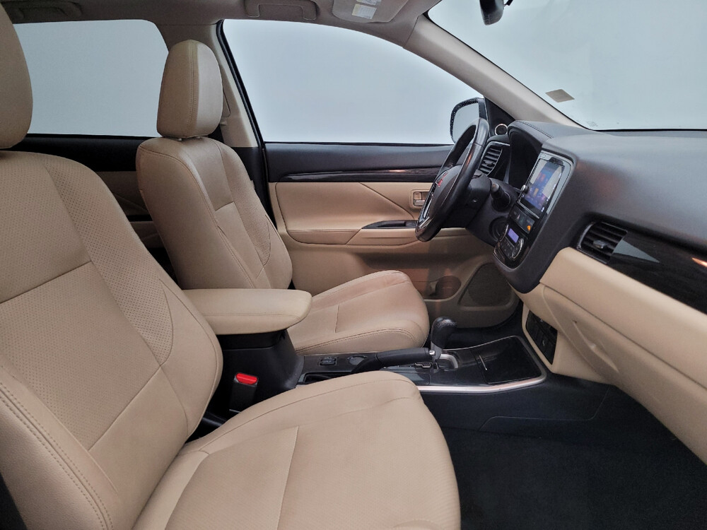 2017 Mitsubishi Outlander in Louisville, KY 40258 - 18084680 21