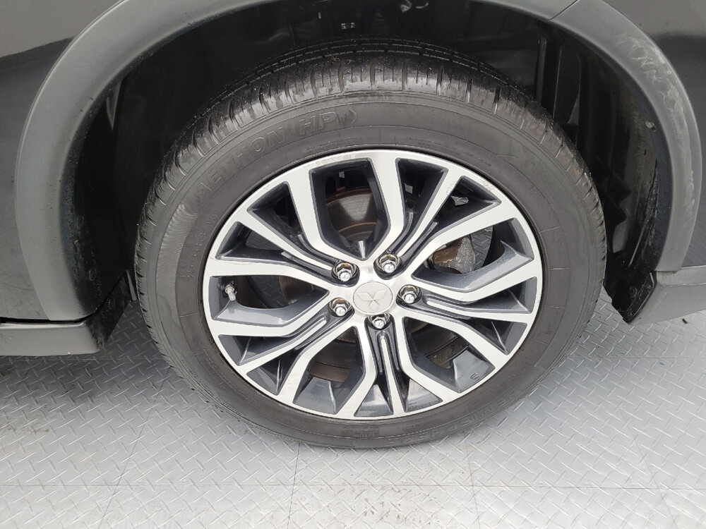 2017 Mitsubishi Outlander in Louisville, KY 40258 - 18084680 31