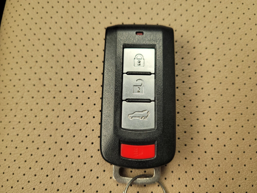 2017 Mitsubishi Outlander in Louisville, KY 40258 - 18084680 32