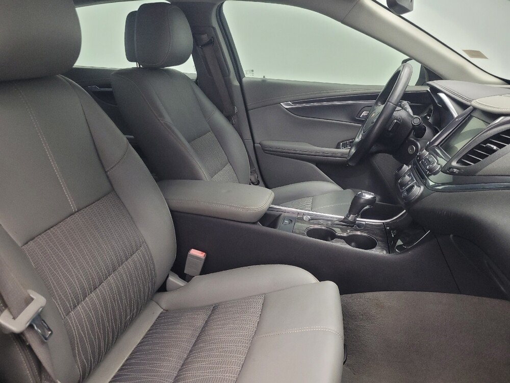 2014 Chevrolet Impala in Highland, IN 46322 - 18084681 21