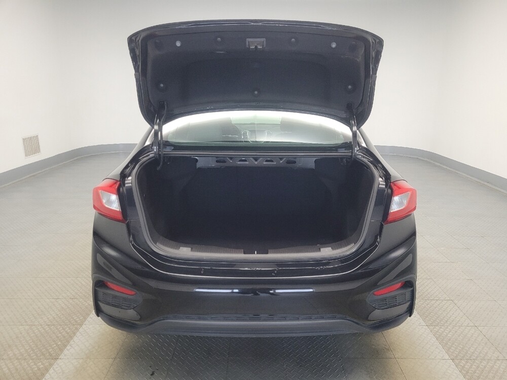 2018 Chevrolet Cruze in Highland, IN 46322 - 18084684 29