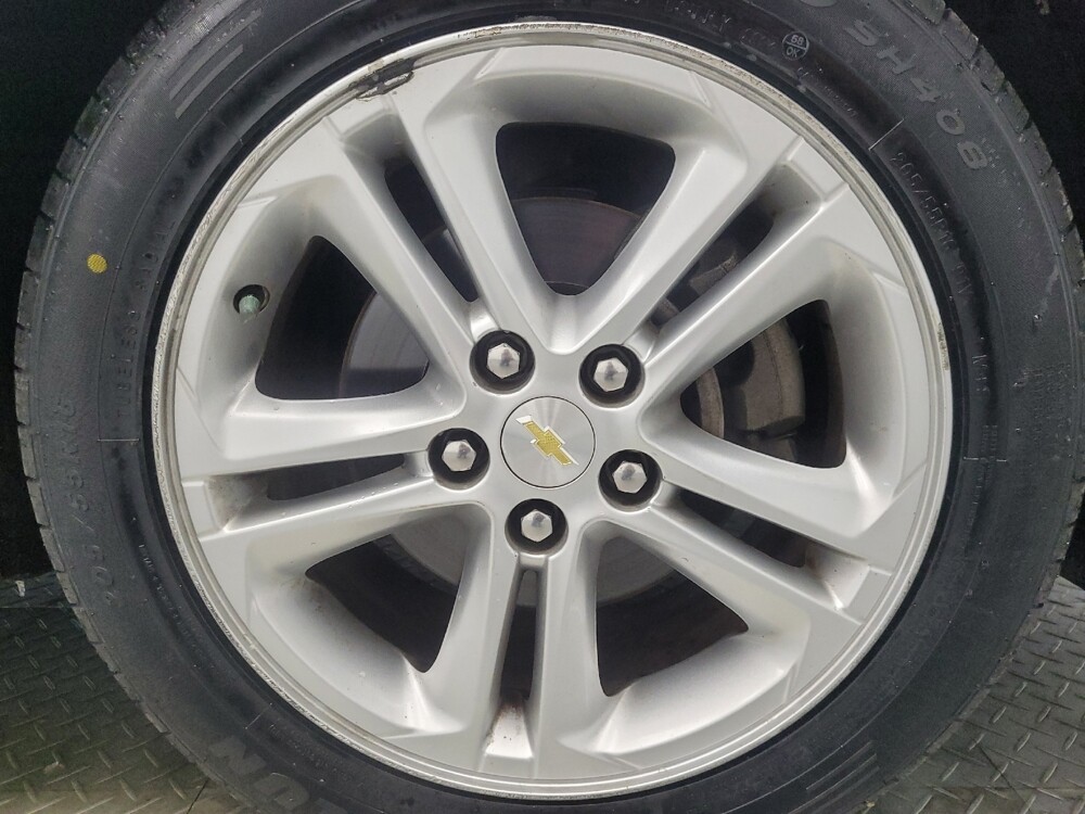 2018 Chevrolet Cruze in Highland, IN 46322 - 18084684 31