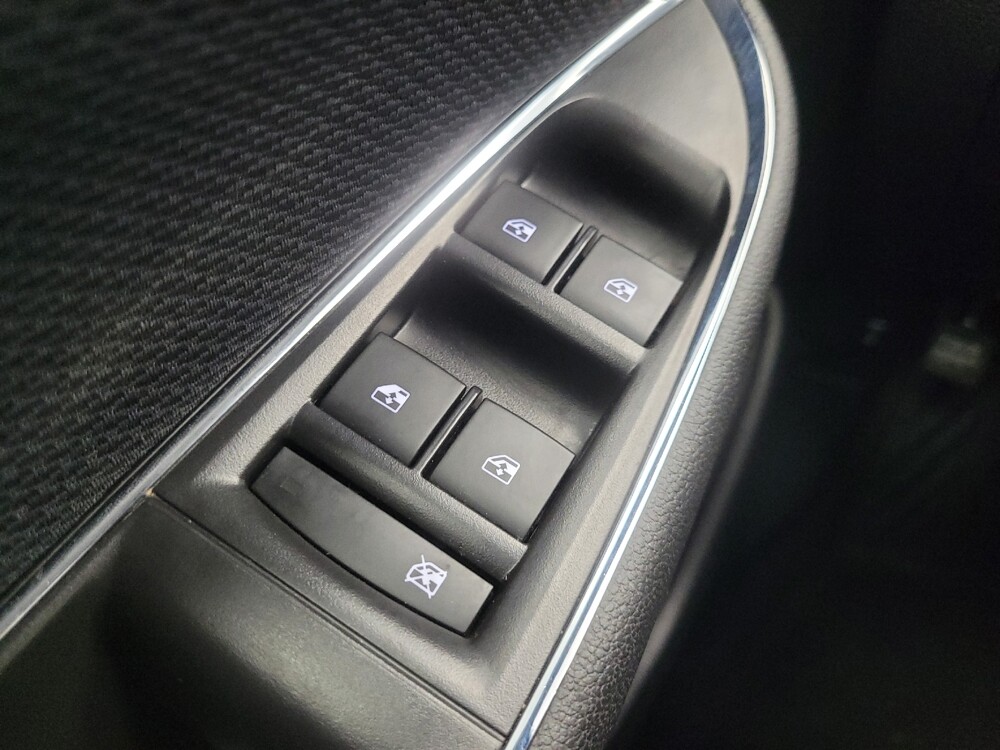 2018 Chevrolet Cruze in Highland, IN 46322 - 18084684 27