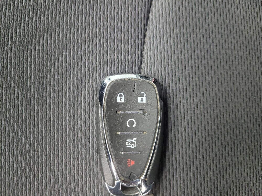 2018 Chevrolet Cruze in Highland, IN 46322 - 18084684 32