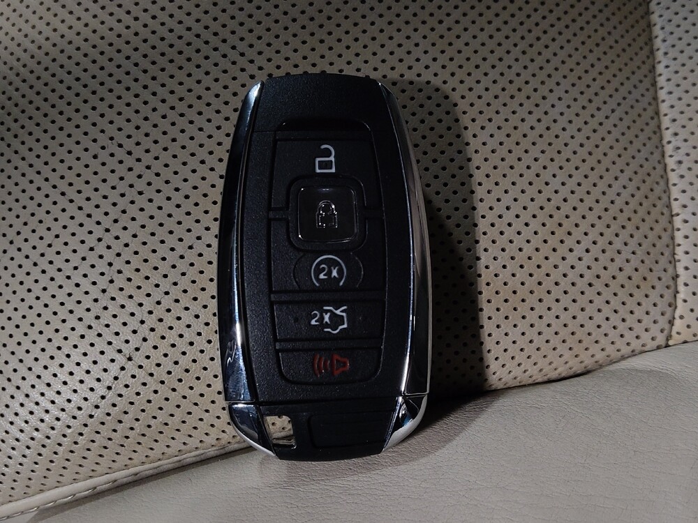 2019 Lincoln Continental in Greenville, SC 29607 - 18084713 32