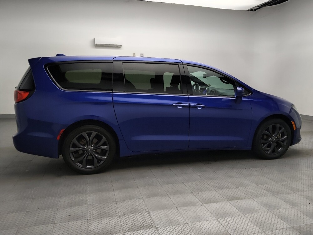 2018 Chrysler Pacifica in Oklahoma City, OK 73139 - 18084717 10
