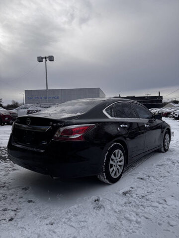 2013 Nissan Altima in Eastpointe, MI 48021 - 18084772 5