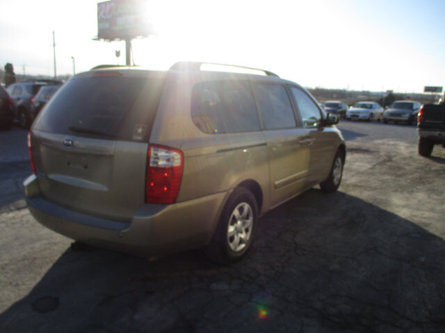 2010 Kia Sedona in Oak Grove, MO 64075 - 18084791 5