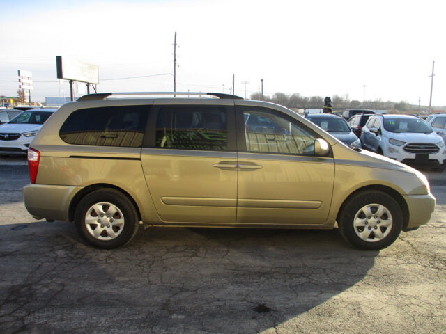 2010 Kia Sedona in Oak Grove, MO 64075 - 18084791 4