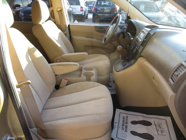 2010 Kia Sedona in Oak Grove, MO 64075 - 18084791 10