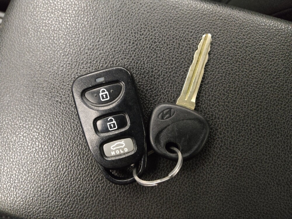 2019 Hyundai Elantra in Lakewood, CO 80215 - 18084880 32