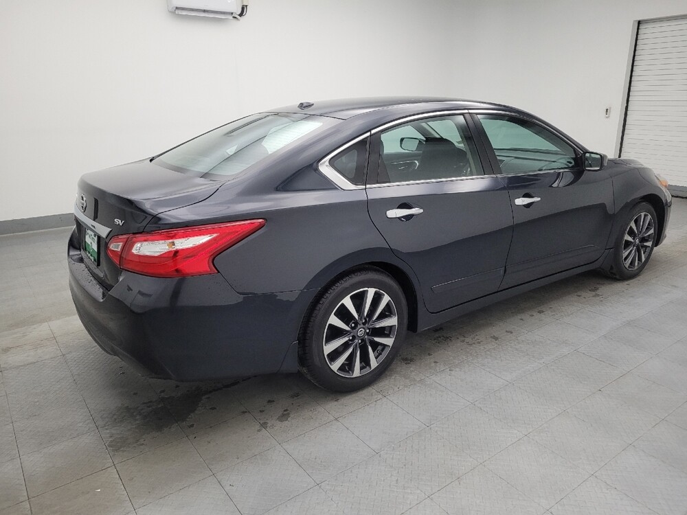 2016 Nissan Altima in Columbus, OH 43231 - 18084986 10