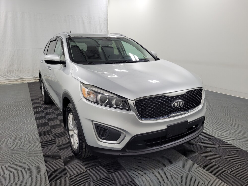 2017 Kia Sorento in Pittsburgh, PA 15236 - 18085003 13