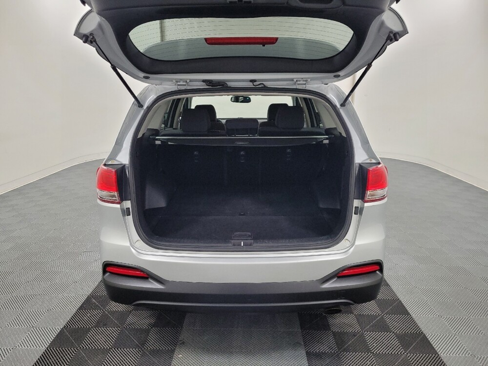 2017 Kia Sorento in Pittsburgh, PA 15236 - 18085003 29