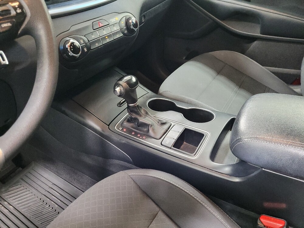 2017 Kia Sorento in Pittsburgh, PA 15236 - 18085003 26