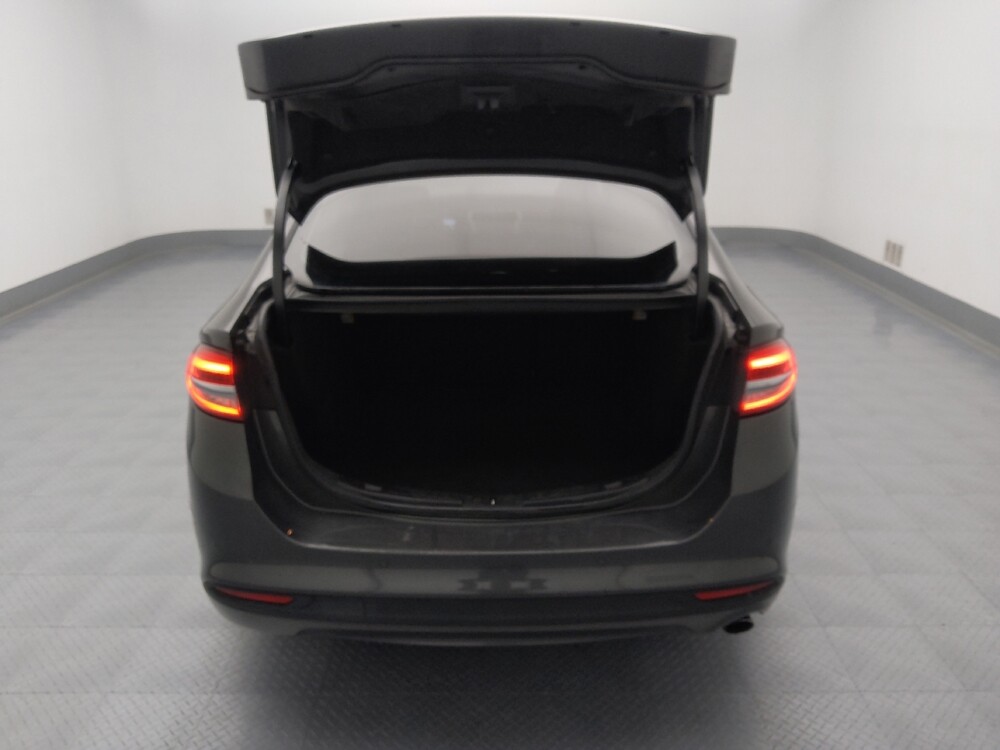 2018 Ford Fusion in Gladstone, MO 64118 - 18085010 29