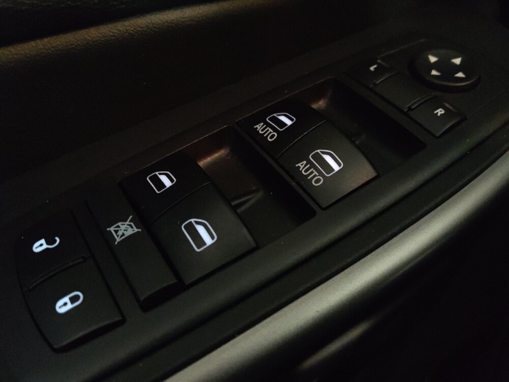 2019 Jeep Cherokee in Houston, TX 77060 - 18085025 27