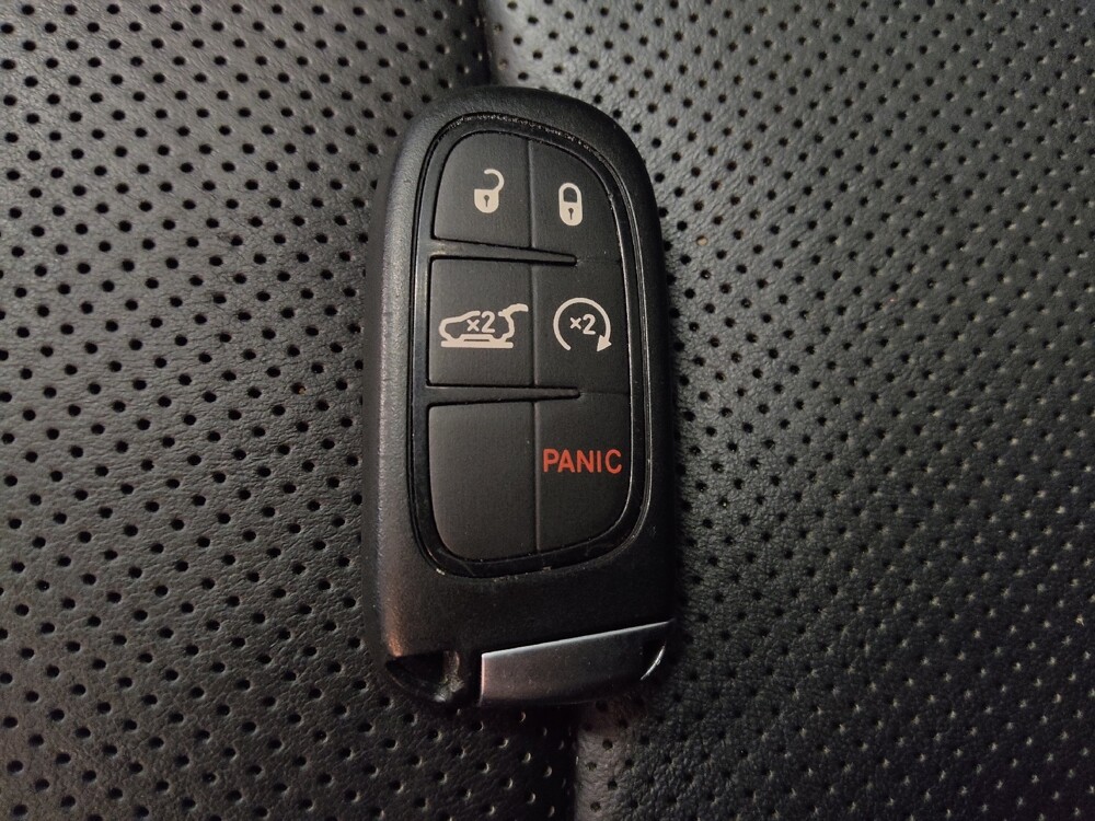 2019 Jeep Cherokee in Houston, TX 77060 - 18085025 32