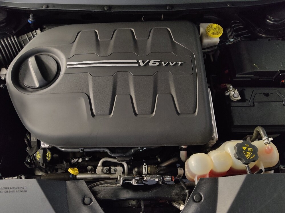 2019 Jeep Cherokee in Houston, TX 77060 - 18085025 30