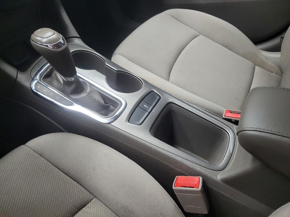 2016 Chevrolet Cruze in Indianapolis, IN 46222 - 18085035 26