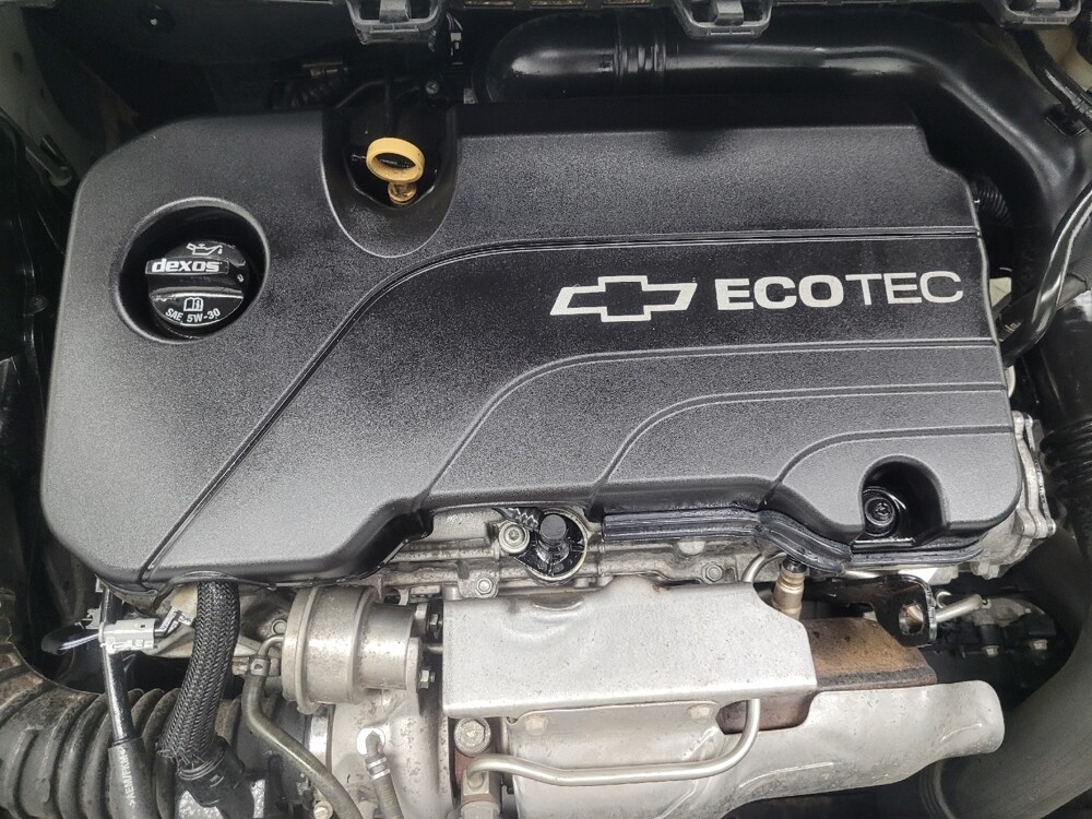 2016 Chevrolet Cruze in Indianapolis, IN 46222 - 18085035 30