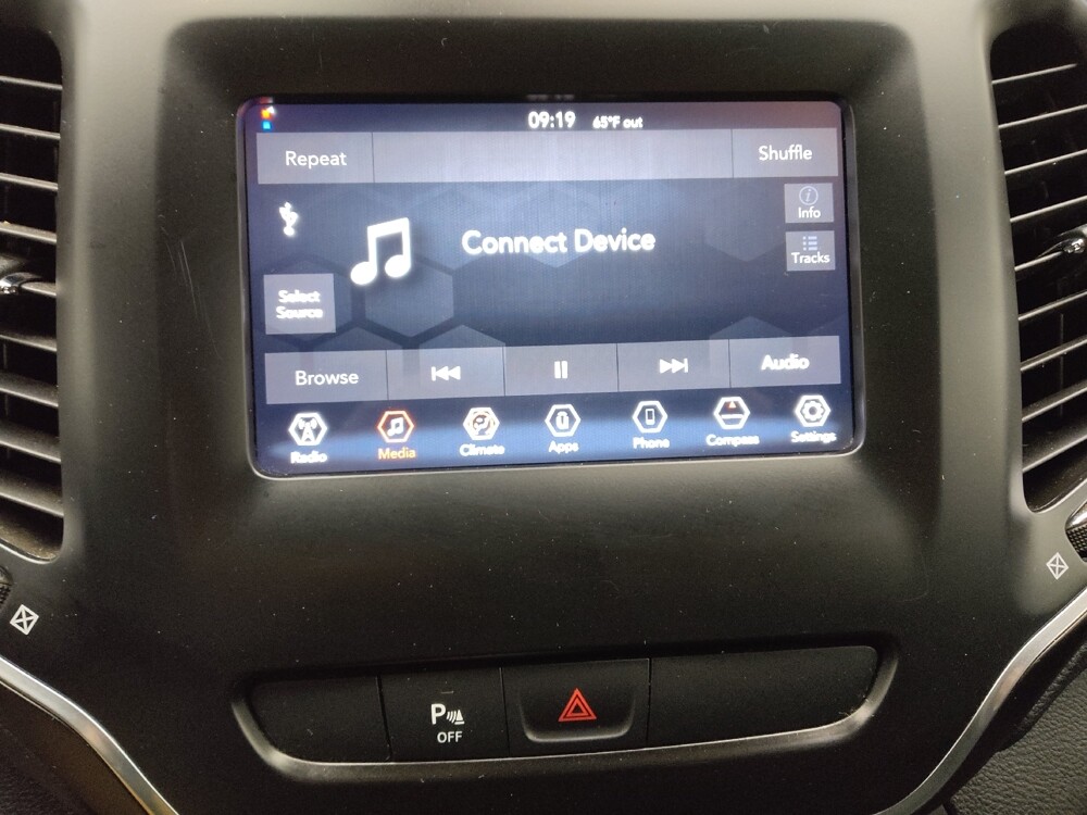 2019 Jeep Cherokee in Lakewood, CO 80215 - 18085049 25