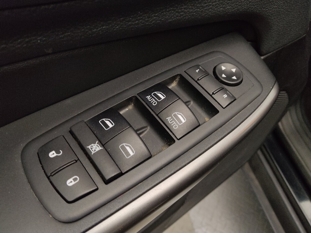 2019 Jeep Cherokee in Lakewood, CO 80215 - 18085049 27