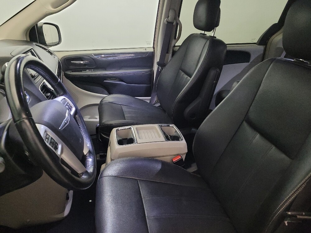 2016 Chrysler Town & Country in Chesapeake, VA 23320 - 18085064 17