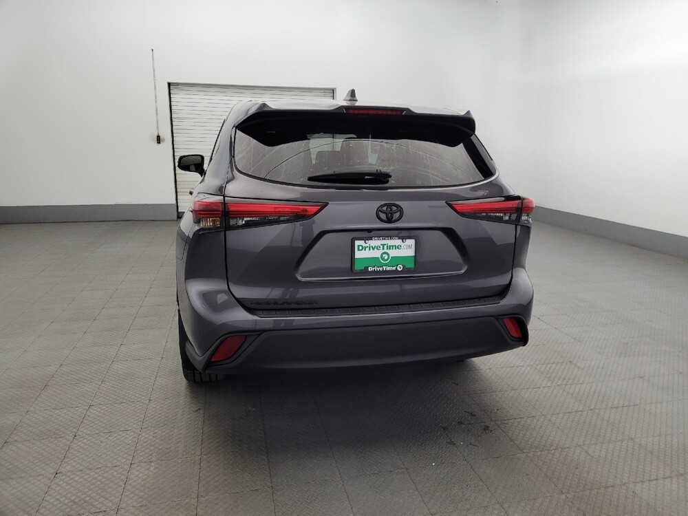2022 Toyota Highlander in Allentown, PA 18103 - 18085069 6
