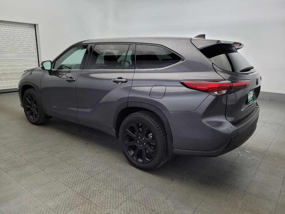 2022 Toyota Highlander in Allentown, PA 18103 - 18085069 5
