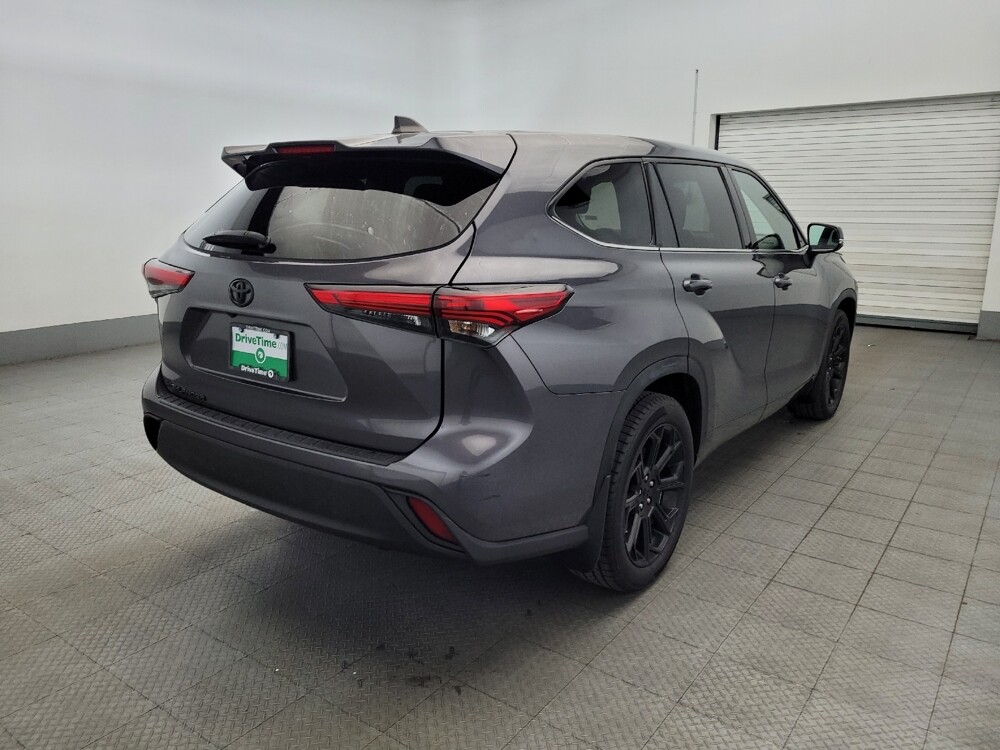 2022 Toyota Highlander in Allentown, PA 18103 - 18085069 9