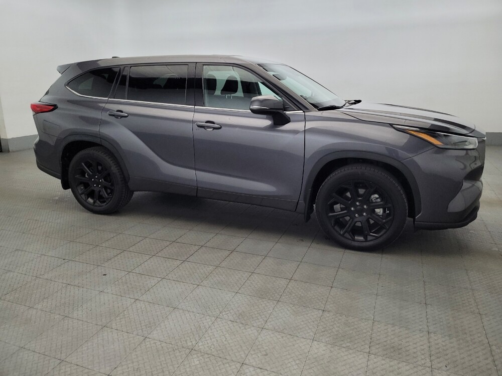 2022 Toyota Highlander in Allentown, PA 18103 - 18085069 11