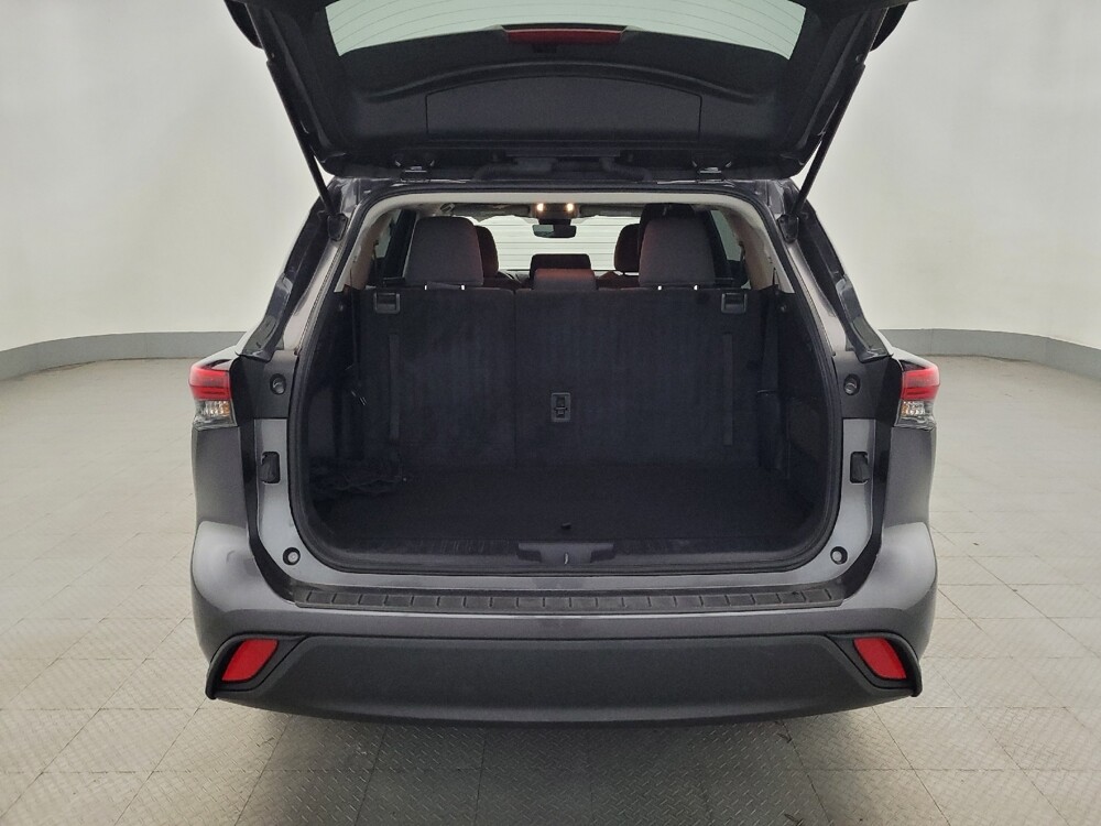 2022 Toyota Highlander in Allentown, PA 18103 - 18085069 29
