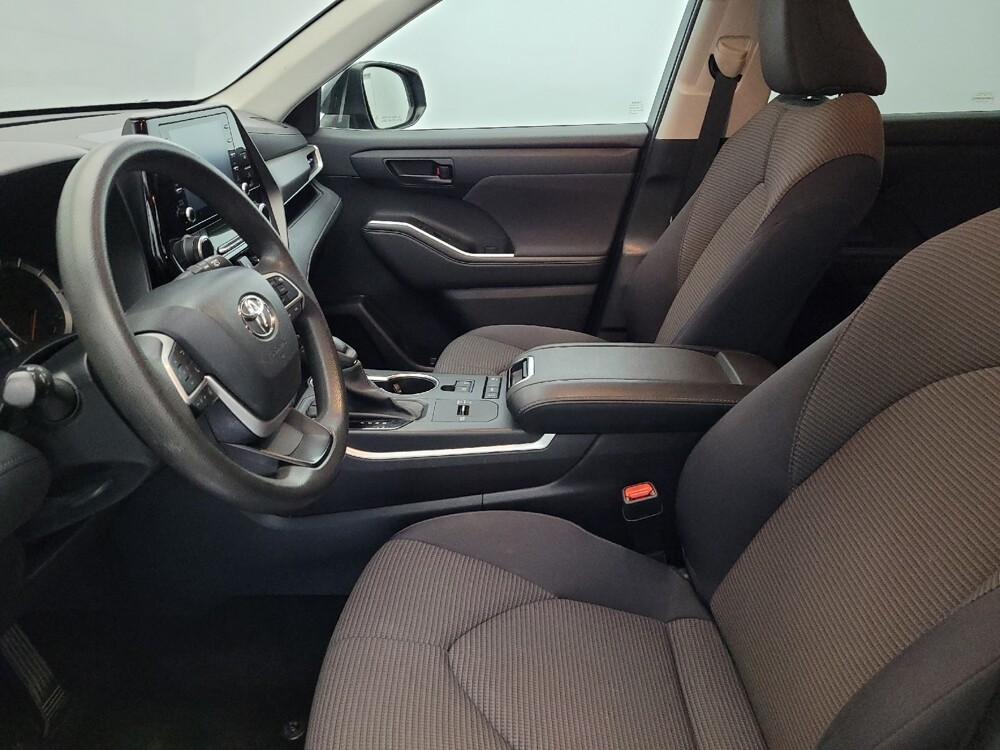 2022 Toyota Highlander in Allentown, PA 18103 - 18085069 17