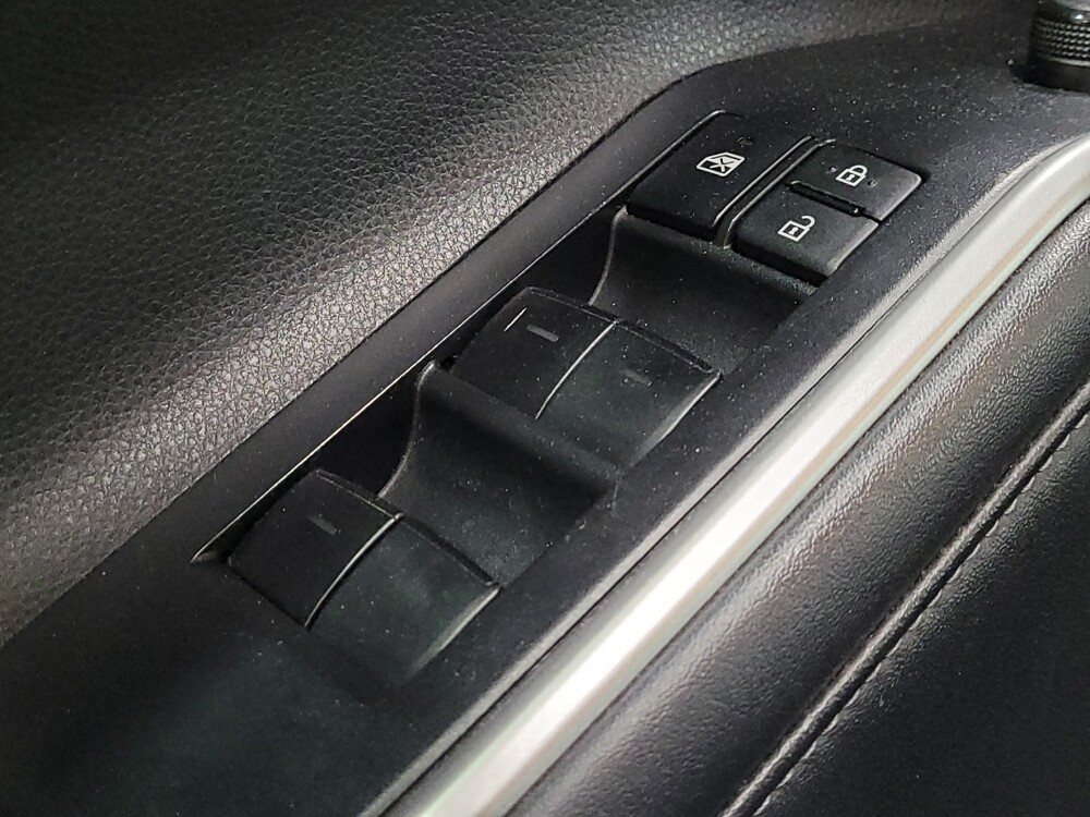 2022 Toyota Highlander in Allentown, PA 18103 - 18085069 27